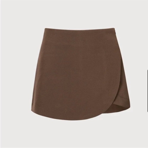 Rihoas Women's Tan Shorts - Picture 7 of 7